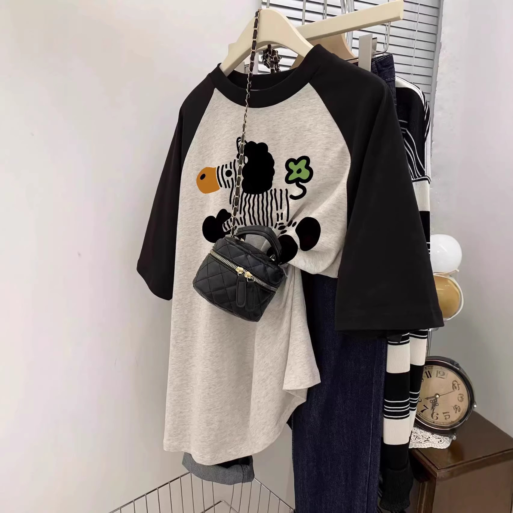 Plus-Size Slimming Drop-Shoulder T-Shirt with Raglan Short Sleeves for Women, Summer American-Style Cartoon Dog Print, Loose Top That Covers the Belly