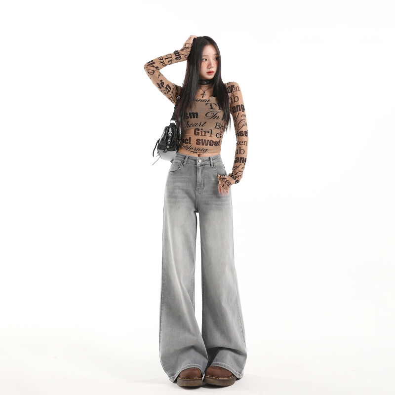 High-Waisted Women's Jeans, Flattering and Relaxed Fit, Embroidered Back Pockets, Loose Wide-Leg Pants, Slightly Flared Jeans for Women