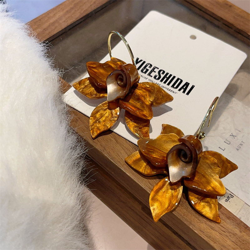 Niche design sense Gardenia white coffee French retro flower earrings niche exaggerated petal temperament ear jewelry