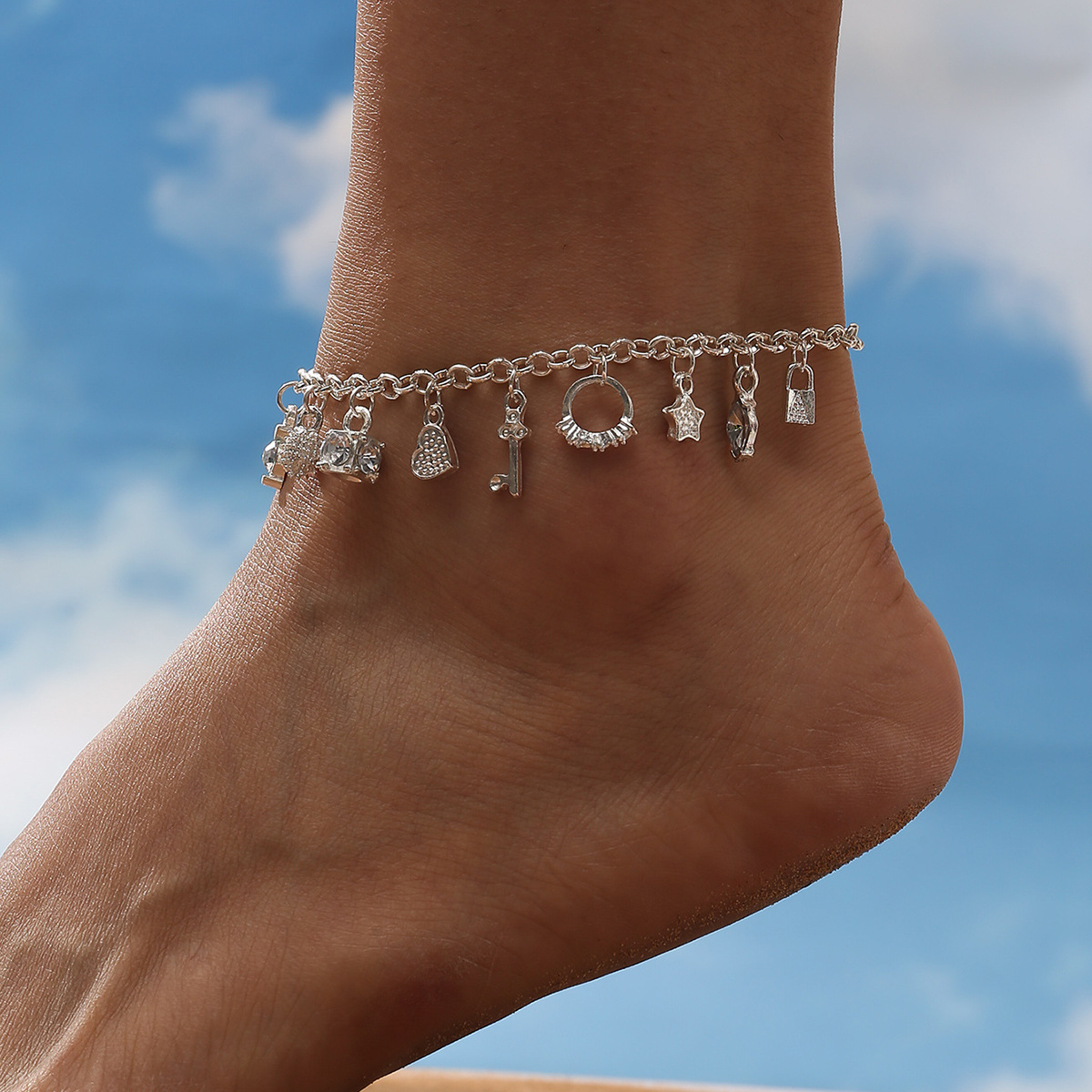 Europe and the United States cross-border small fresh vintage accessories anklet snowflake star key accessories niche ladies foot accessories