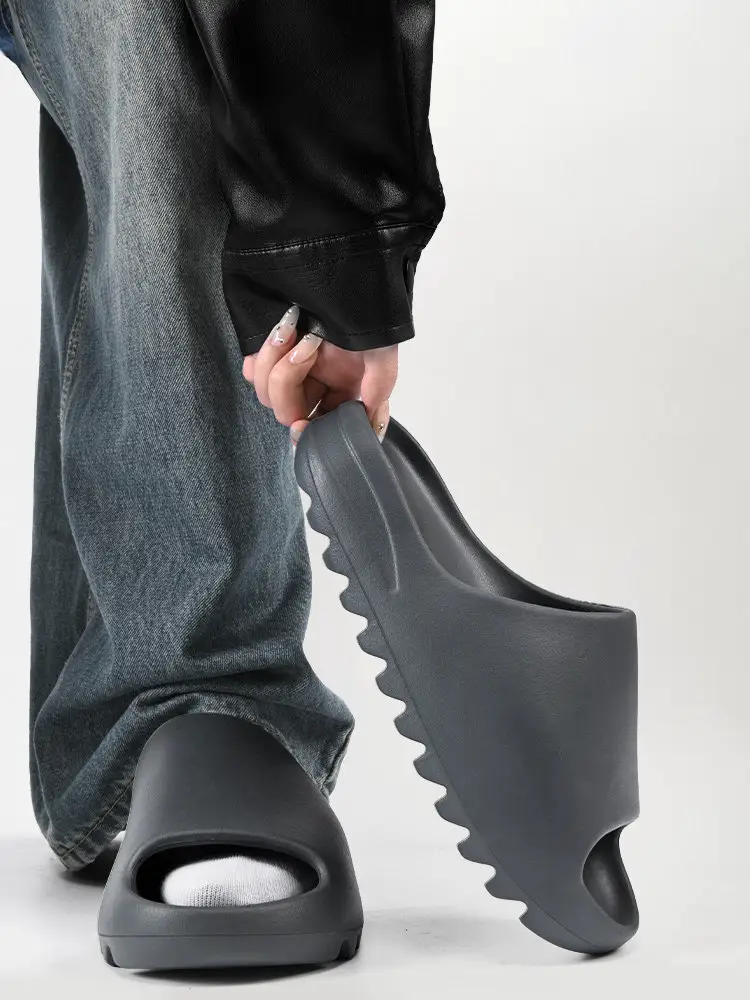 Coconut slippers for men and women, 2026 new summer outerwear, og yeezy thick sole, anti slip, straight drag, wet and easy to step on