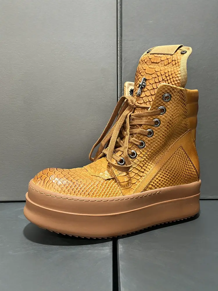 New Retro High-Top Shoes with Height Increase, Genuine Leather Snake Pattern, Inverted Triangle Casual High Street Platform Thick-Soled Men's Shoes, Short Boots, Women's Shoes