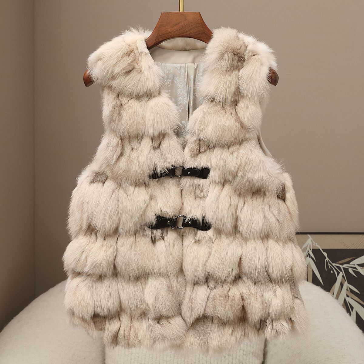 Small Quantity Clothing 2026 Haining Spring New Style Fox Fur Vest Casual Light Luxury Fur Coat Vest for Women