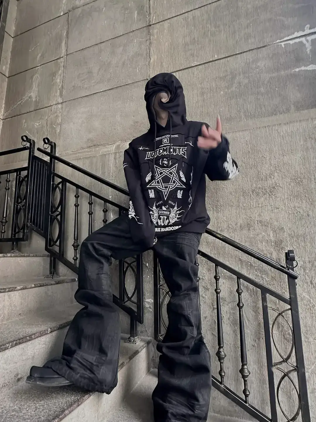 Vtm 24Fw Black Pentagram Logo Hoodie