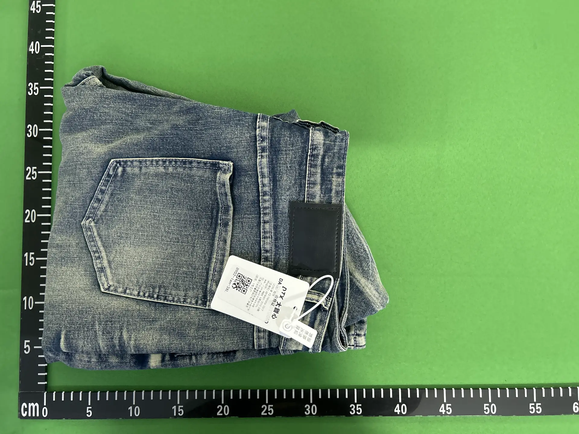 American vintage street design pleated pile pants for men in autumn, with cracks, ripples, slender curved knife jeans