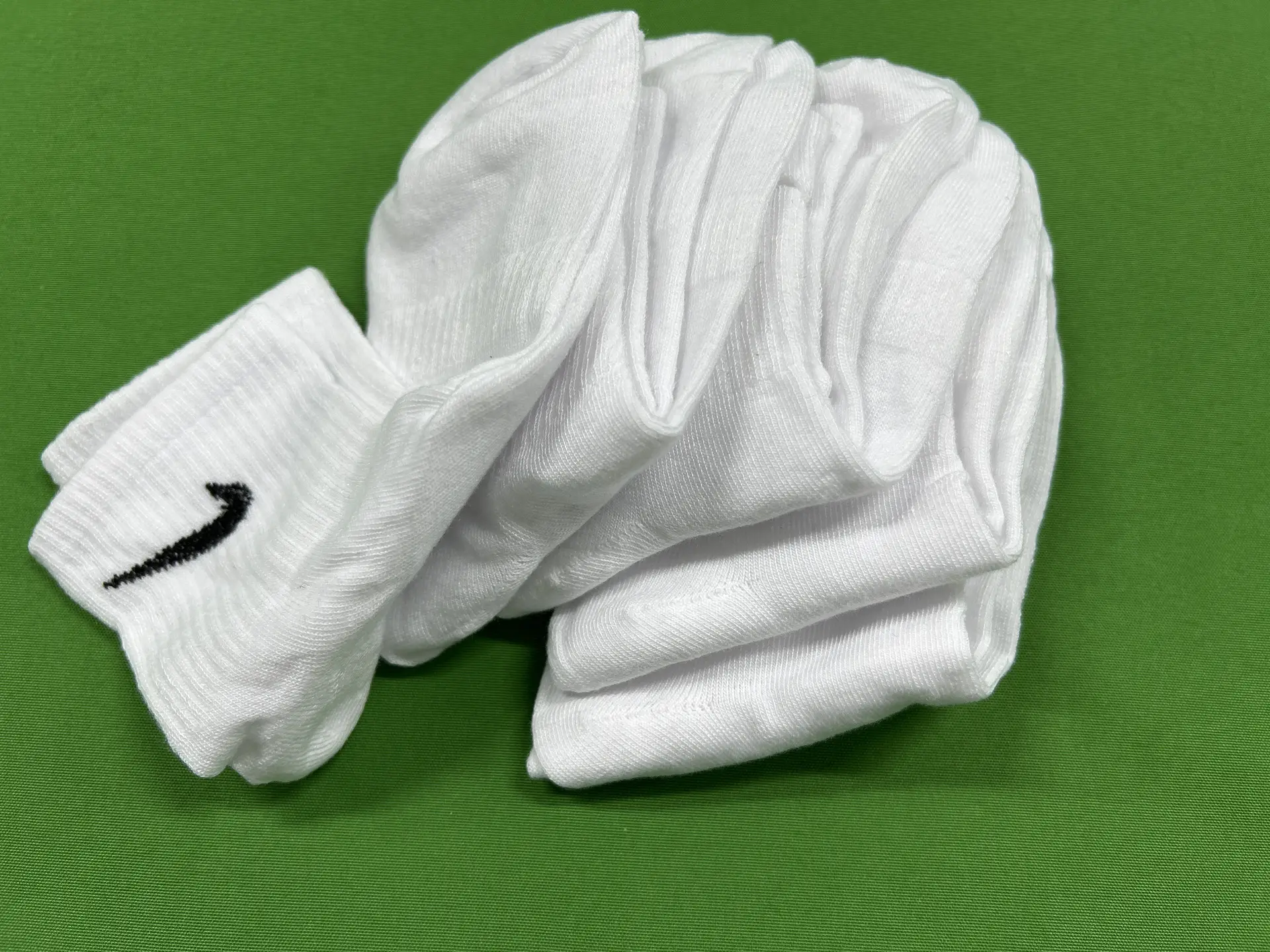 Men's and women's sports socks, odor resistant and versatile, mid length socks made of pure cotton