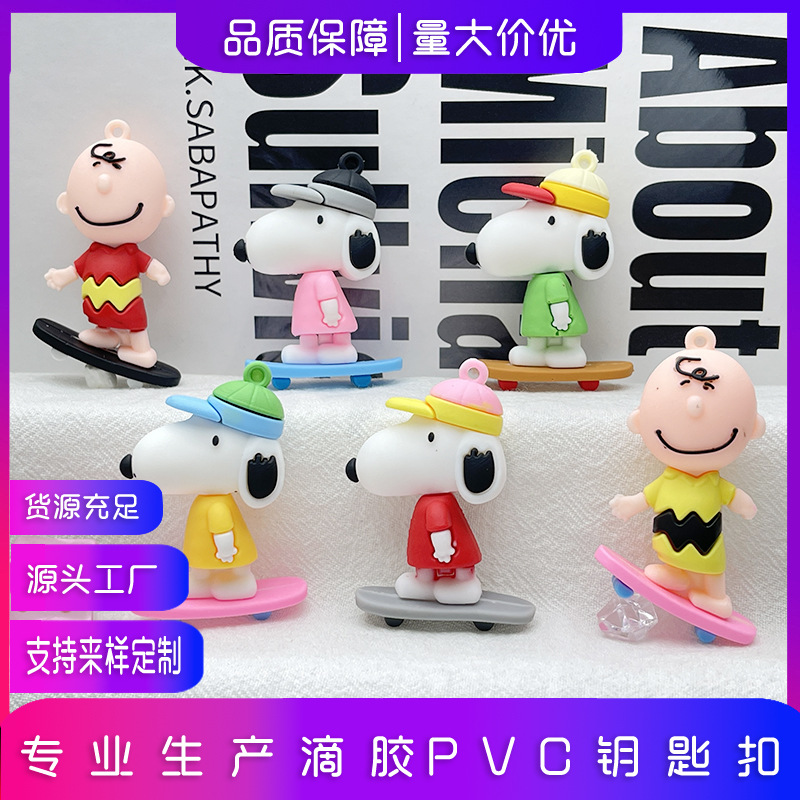 Creative Skateboard Snoopy Charlie Car Keychain Cartoon Charlie Snoopy Doll DIY Children's Shoes Refrigerator Sticker