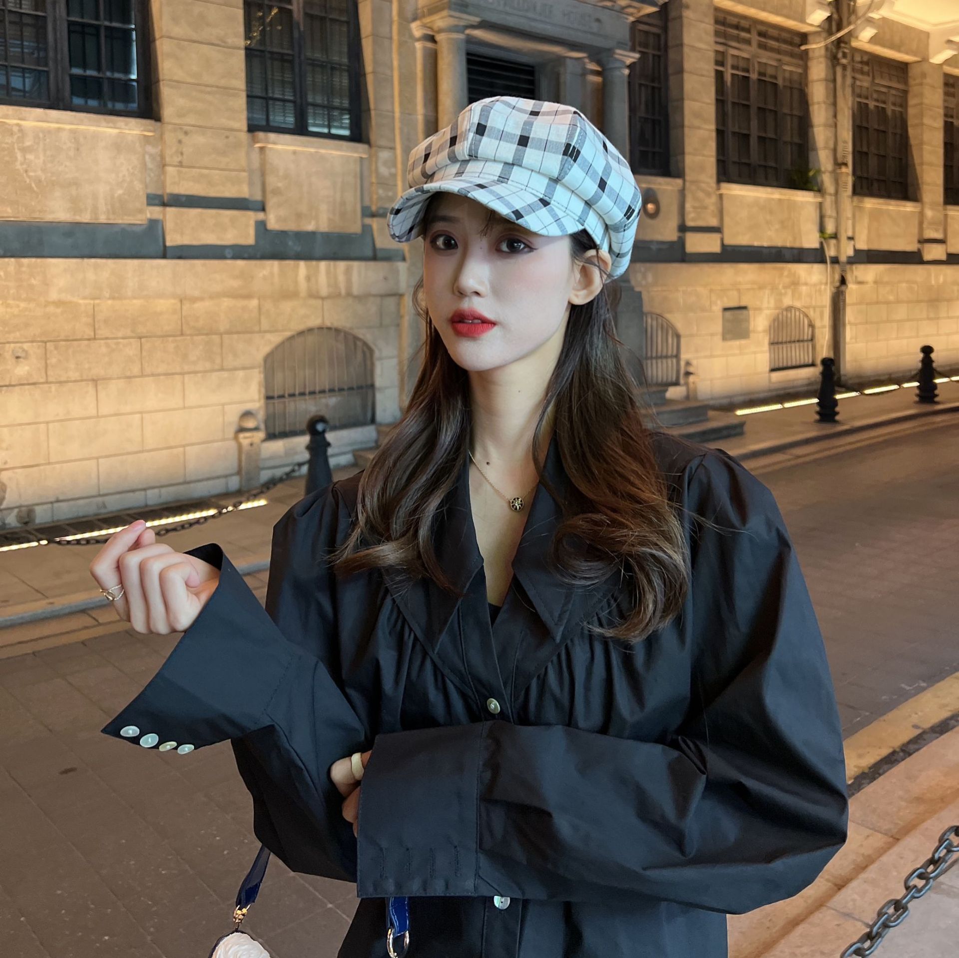 Beret women's spring and autumn versatile 2022 popular black face-looking retro peaked octagonal hat winter big head circumference