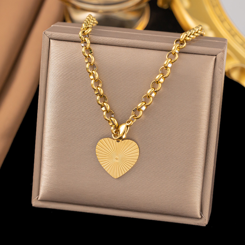 Cross-border wholesale romantic heart rose pendant necklace statement stainless steel trendy necklace 18K metal collar