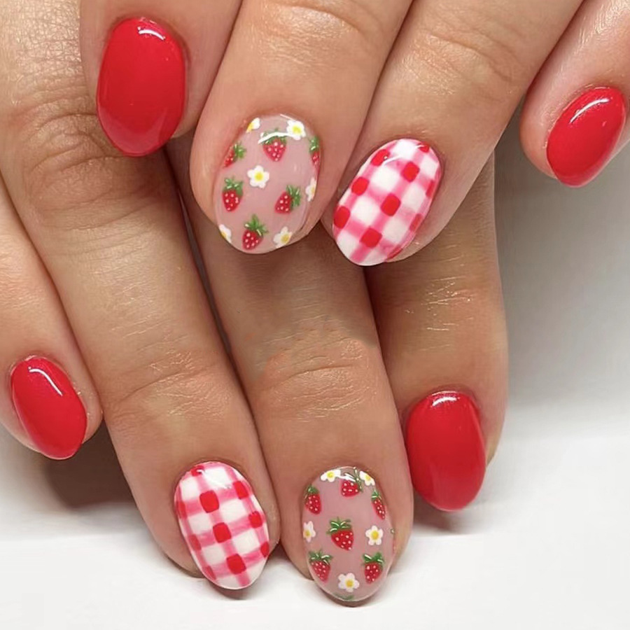 Short glossy Oval early spring Plaid strawberry flowers fresh sweet fake nails wear beauty European and American Foreign Trade 24 pieces