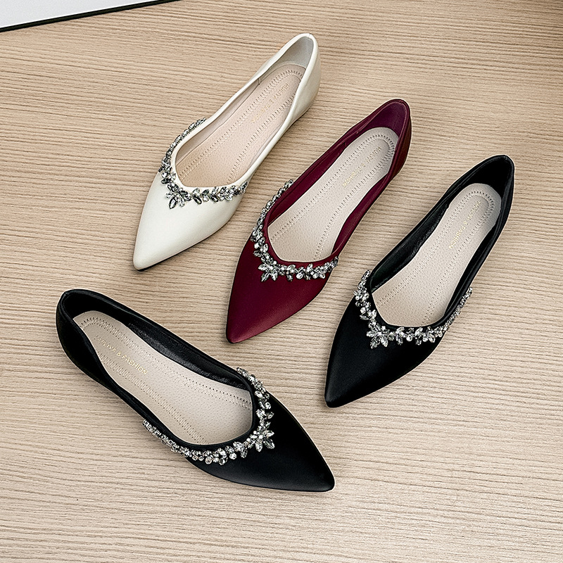 French Rhinestone Pointed-Toe Flat Shoes 2026 New Spring Black All-Season Professional Work Shoes D835-8