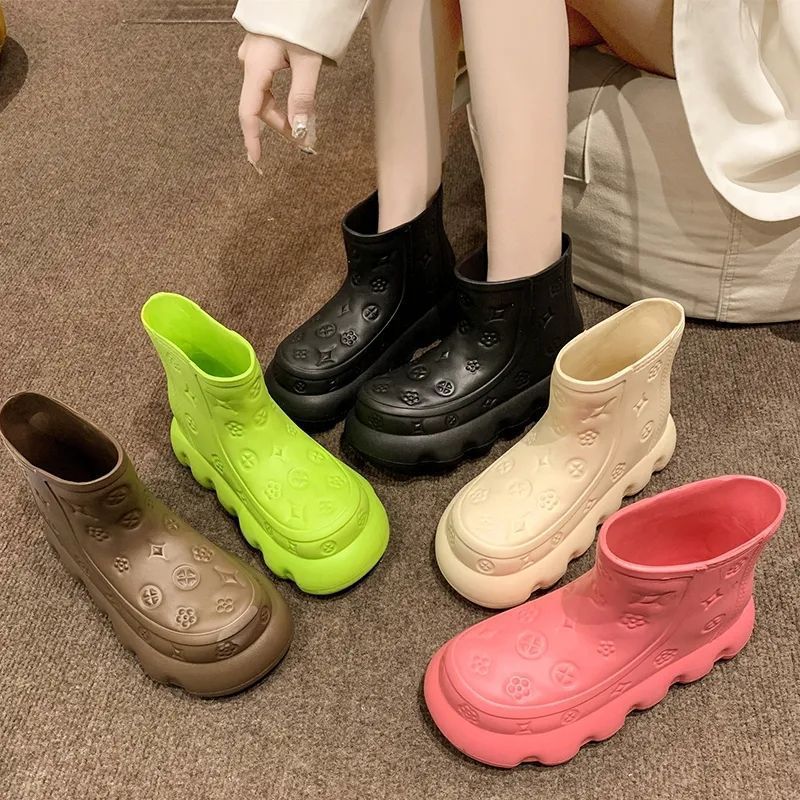 Rain Boots for Women's Summer Outer Wear for Adults, Soft Soles, Extra Thick, Non-Slip, Anti-Odor, Waterproof, Poop-Feeling Water Shoes, Fashionable Rain Boots for Women