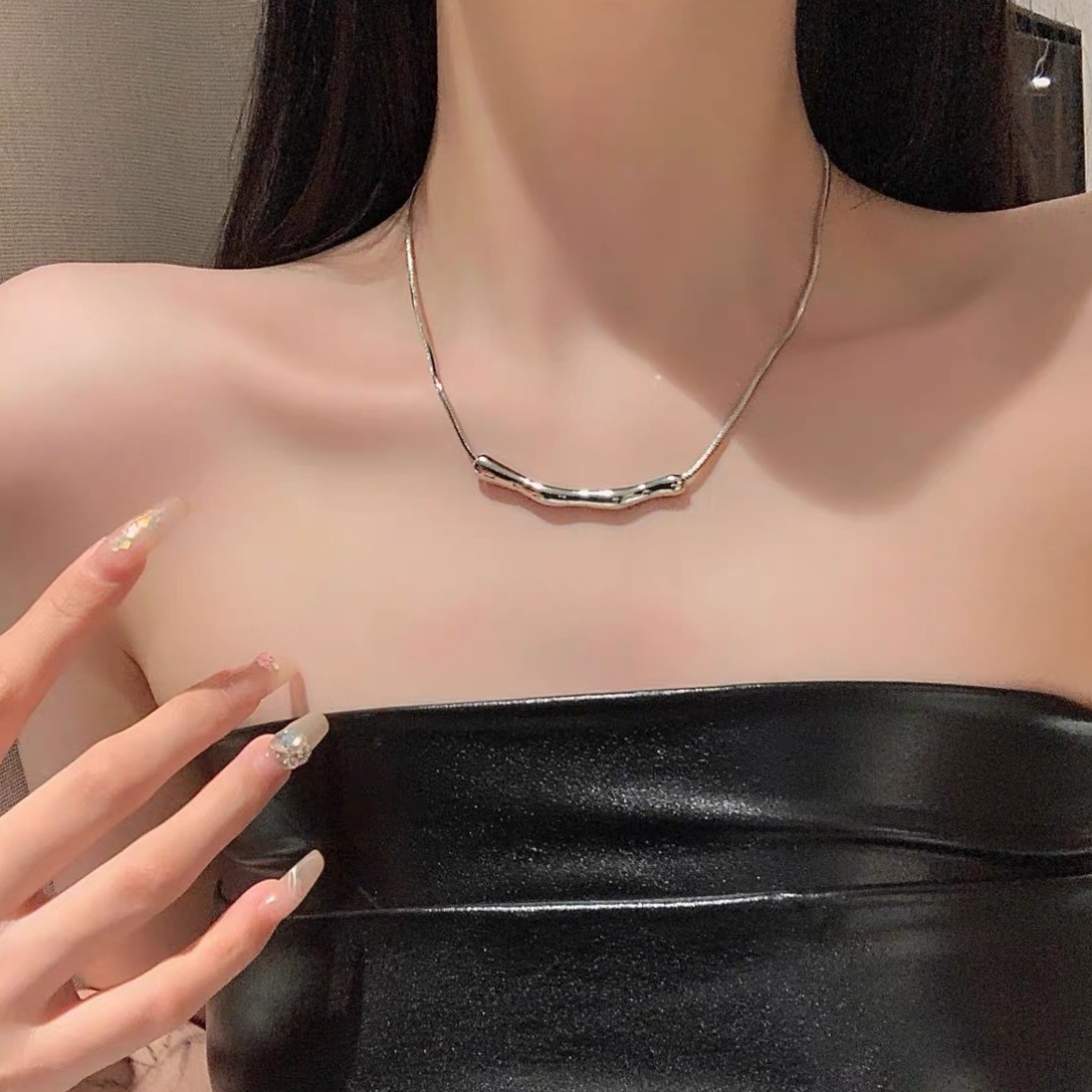 Full-body titanium steel metal irregular wave fold necklace female niche high-level design sense does not fade clavicle chain men
