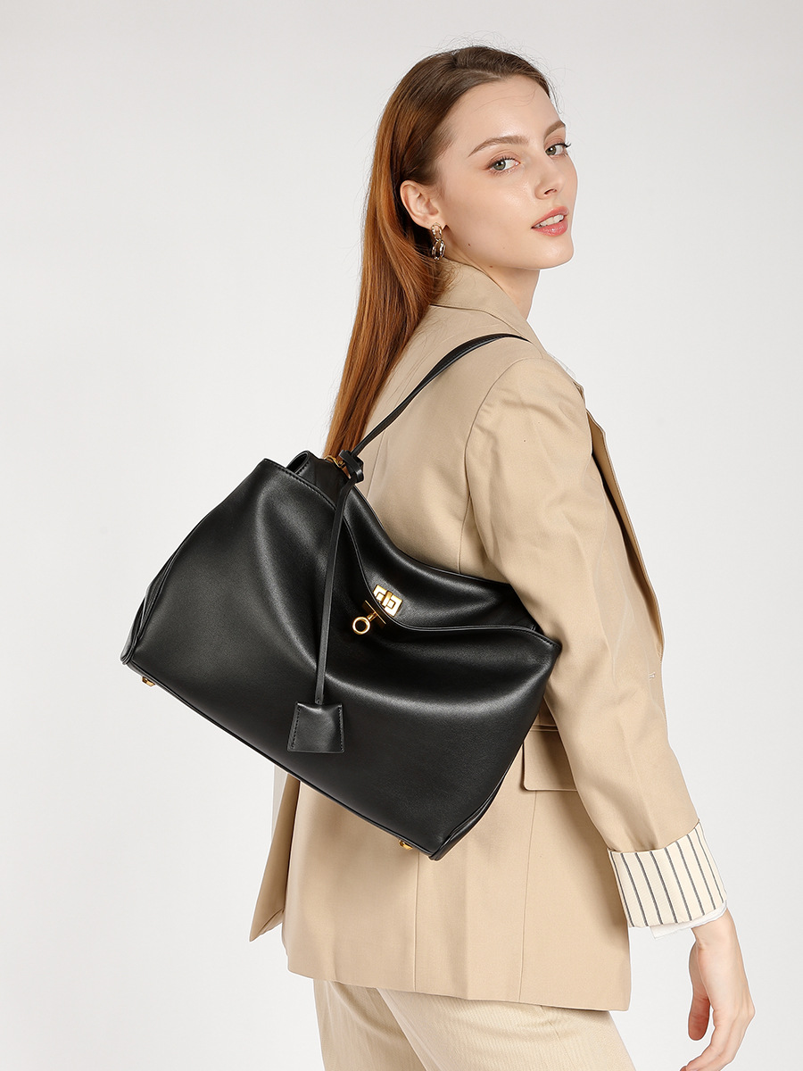 Underarm New Hand Tote Bag High-end Sense Guangzhou Autumn and Winter Large Capacity Cross-border Crossbody Bag Genuine Leather Women's Bag