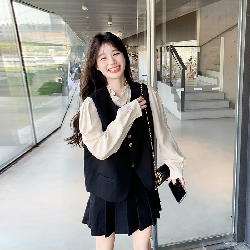 Academy Style Petite Shirt, Vest, and Skirt Set for Women, 2026 Early Spring New Super Popular Age-Reducing Pleated Skirt Set