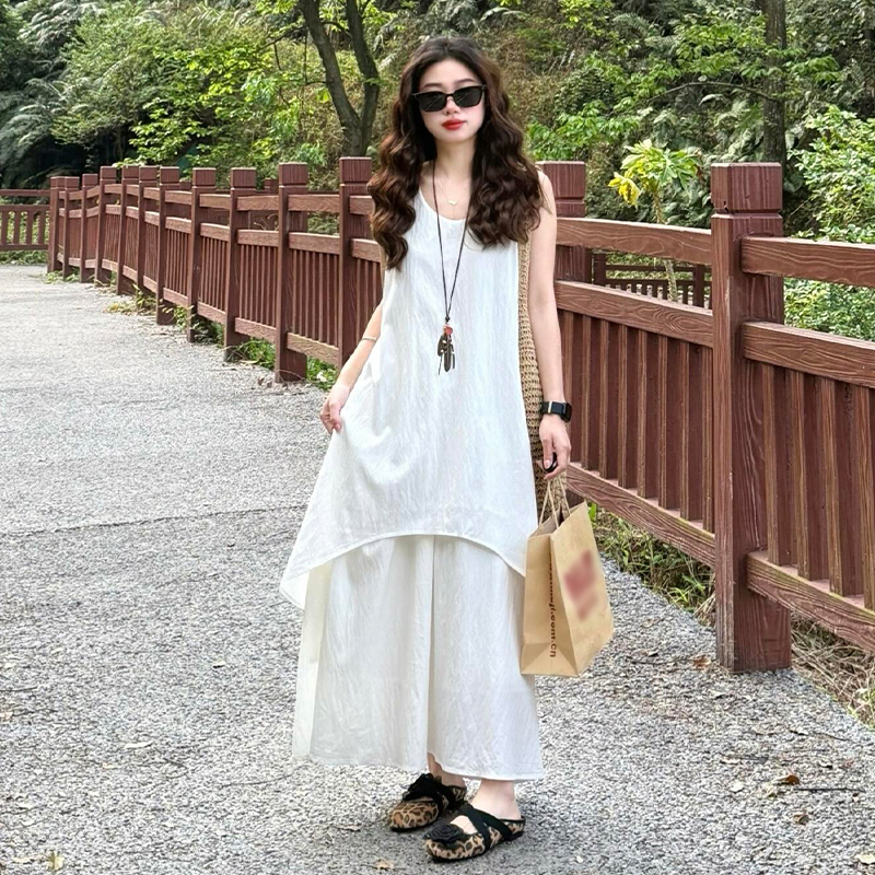 2025 New Seaside Holiday Style White Sleeveless Vest Sling dress Children Summer French Style Beautiful Long Dress