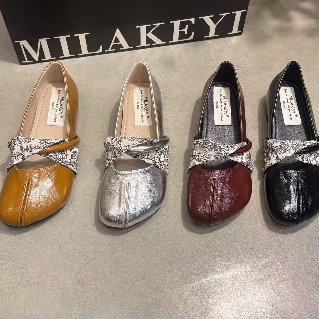 Silver-Colored Shallow French-Style Ballet Flats for Women, 2026 New Versatile Chanel-Inspired Granny Shoes with a Single Strap Mary Jane Design