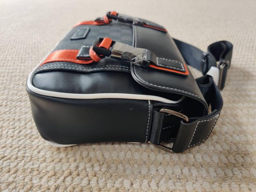 2024 New Men's Casual Horizontal Commuter Business Small Satchel Postman Messenger Small Bag IPAD Shoulder Bag QC