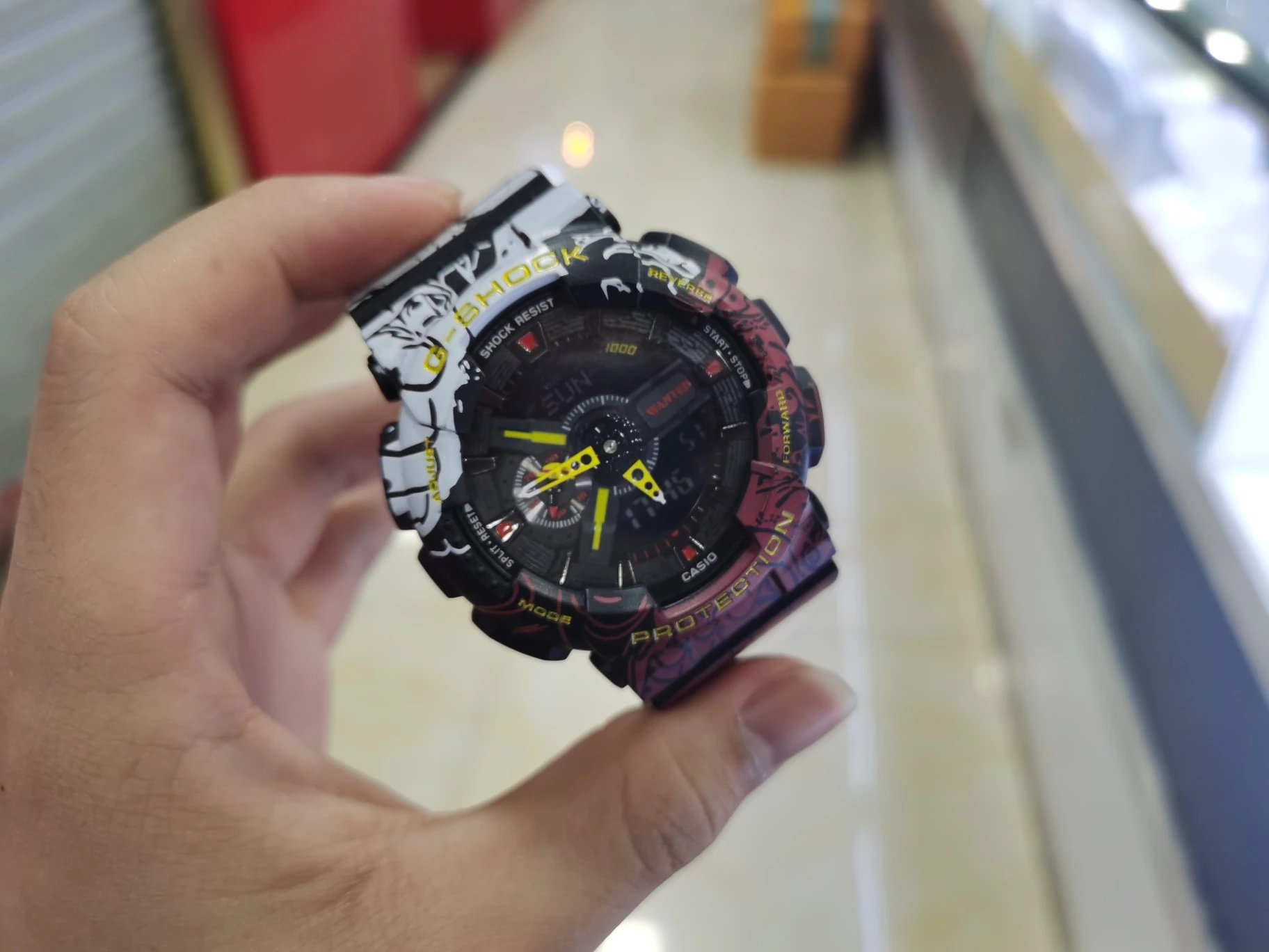 原单 海贼王!卡西欧海贼王联名限量手表男 G-SHOCK x ONE PIECE 路飞GA-110JOP腕表采用白、黑、红三种颜色,路飞开启四档为设计主题,各种细节都在体现《海贼王》的主题 防震防水