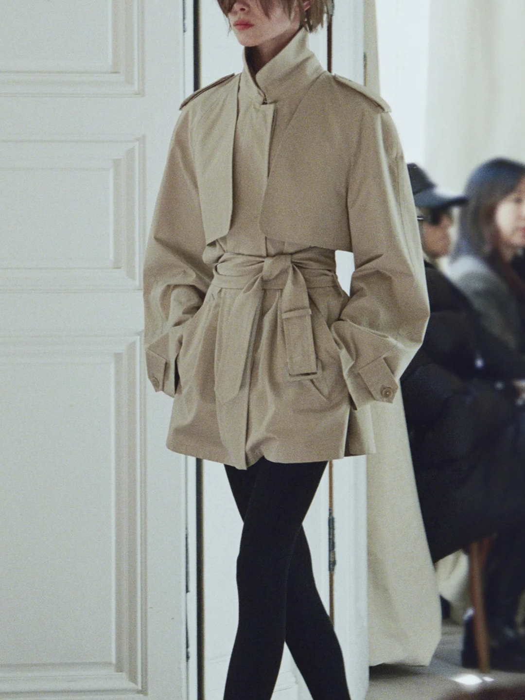 Fashionable Two-Piece Trench Coat in Khaki, Vintage British Old Money Style, Mid-Length, Wide-Cut, Waist-Cinching, Tie-Waist Women's Coat