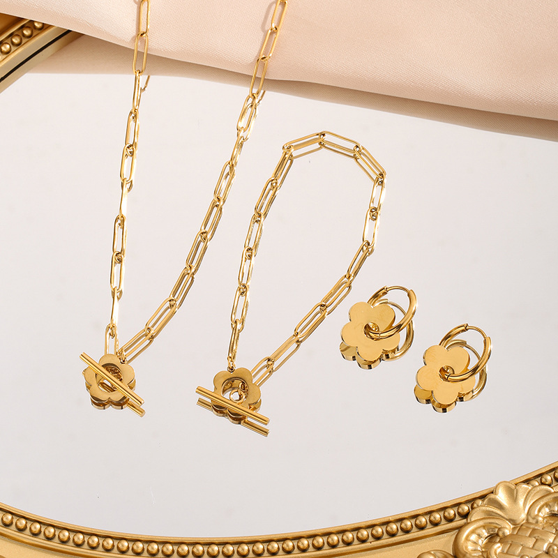 Japanese and Korean Style Ins Small Fresh Geometric Plum Blossom Buckle Distinctive Thick Chain Necklace Simple Bracelet Three-Piece Set Jewelry suit