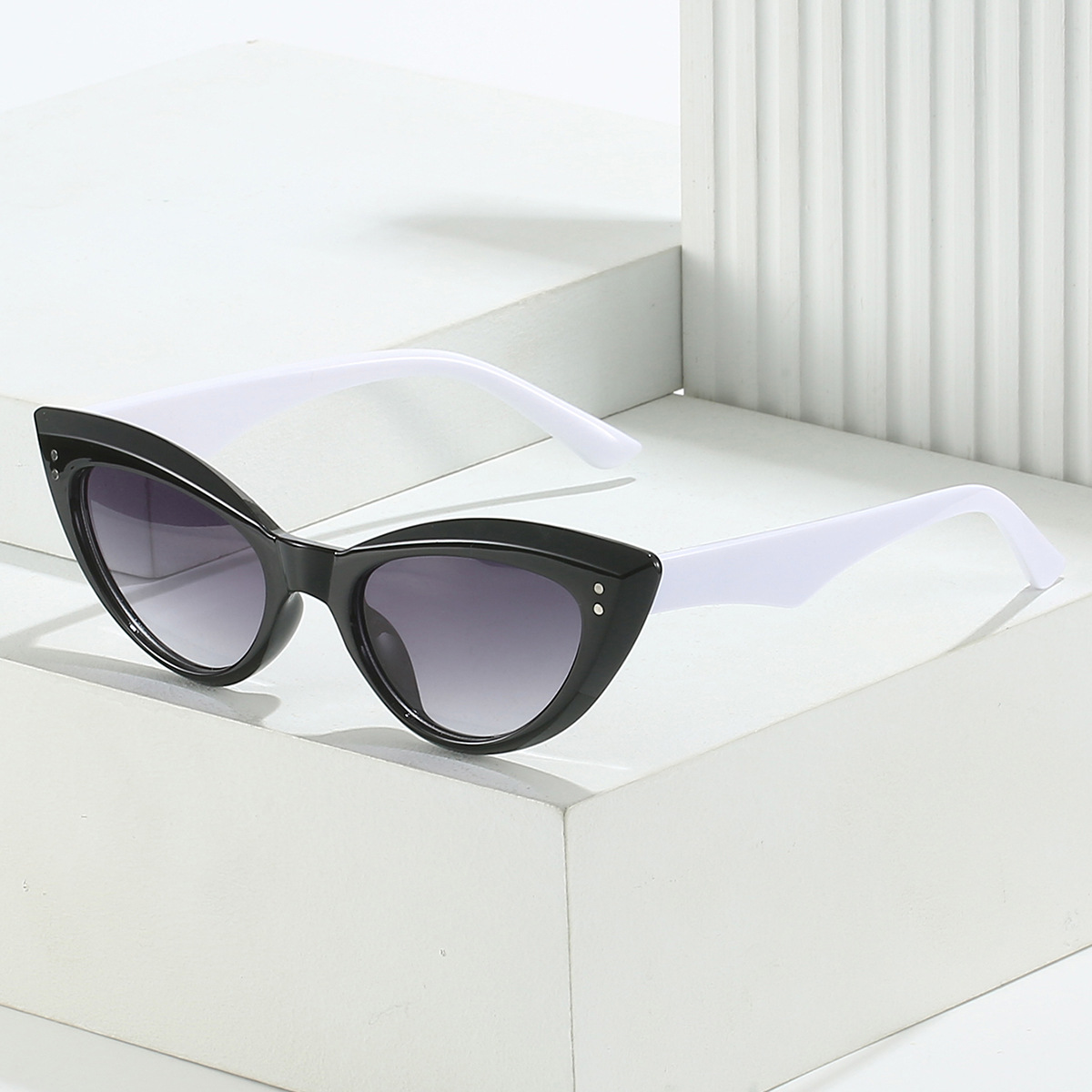 New Fashion Cat's Eye Rice Nail Avant-garde Personalized European and American Retro Light Luxury Sunglasses Ins Internet Celebrity Same Style Sunglasses Trendy