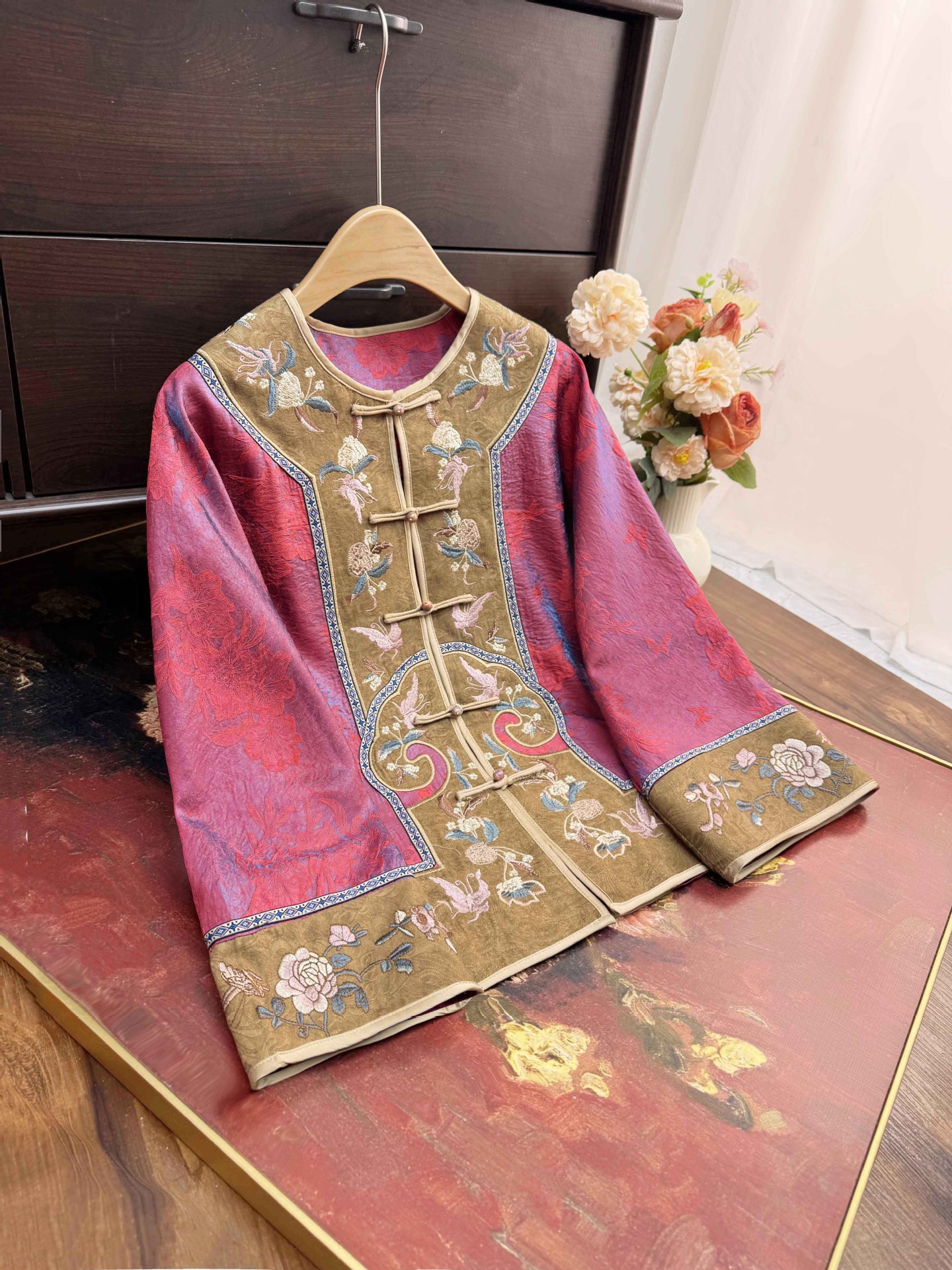 Oil Silk Xiangyun Silk Embroidered Jacquard Jacket 2026 Round Neck Ruyi Collar Light Luxury Elegant Top Women's New Chinese Style Trending Term