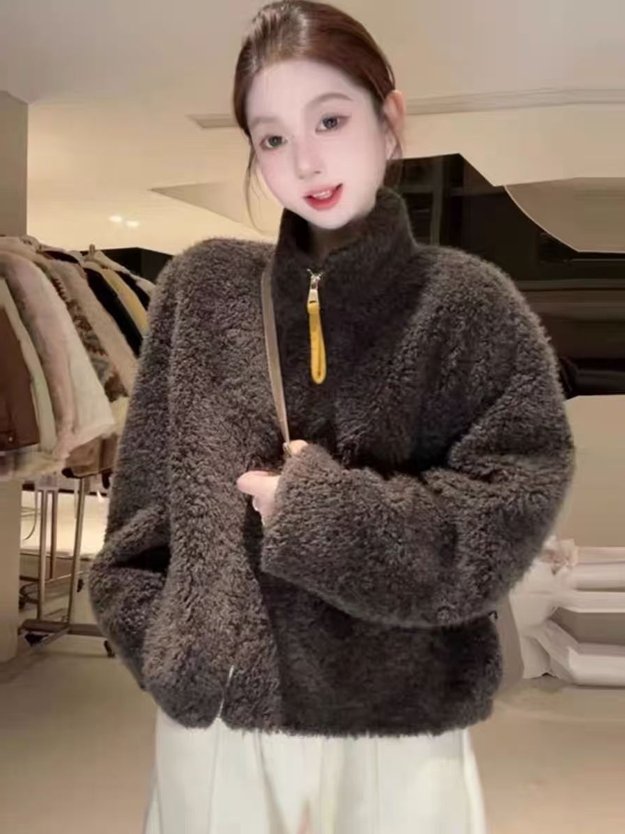 Lamb Wool Coat for Women, Thickened and Warm, 2025 Autumn and Winter New Style, Stand Collar, Fashionable Fur Integrated Plush Korean Style Coat