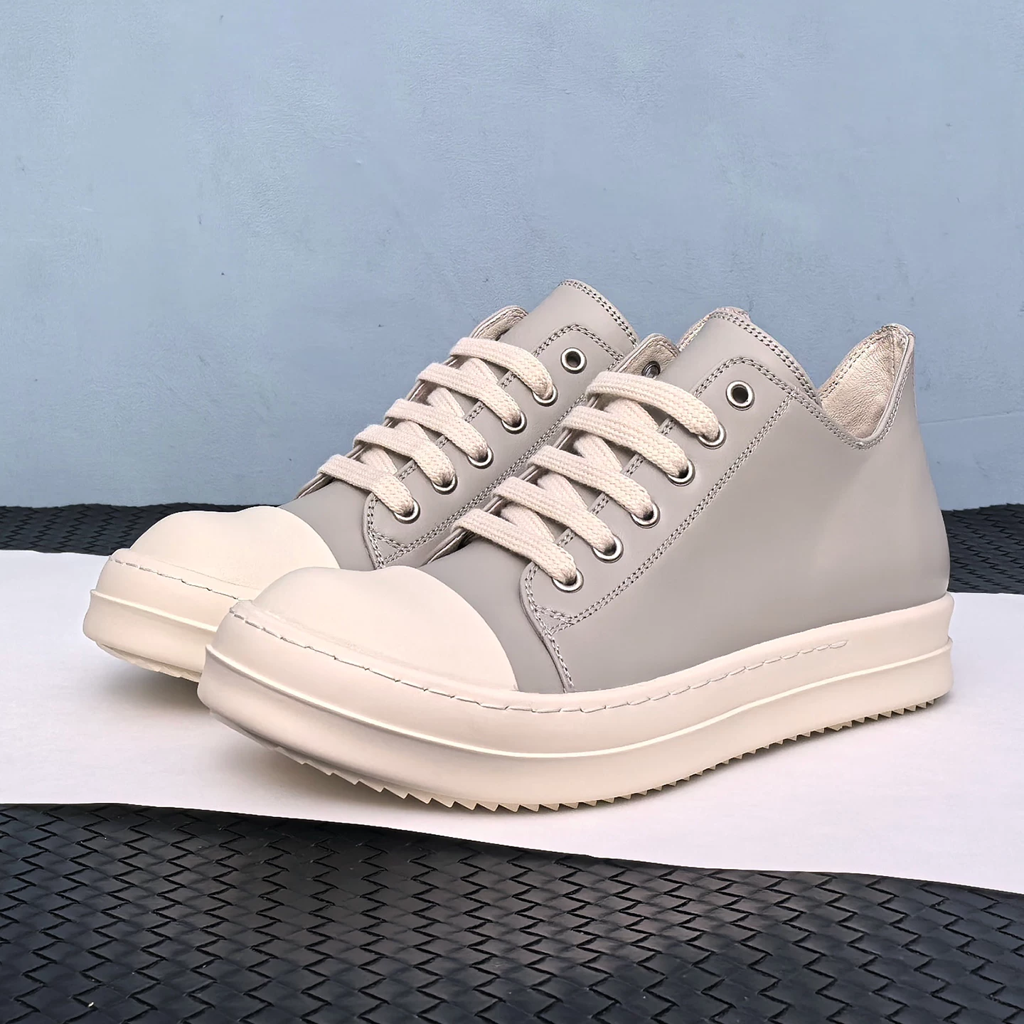 2025 new RO shoes for men, sports, leisure, lace up, versatile board shoes, women's leather, height increasing, milk scented, thick soled, low top shoes
