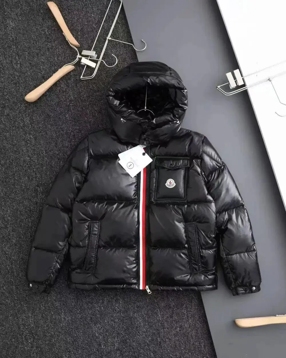M 羽绒服 WhatsApp: +853 6686 4886