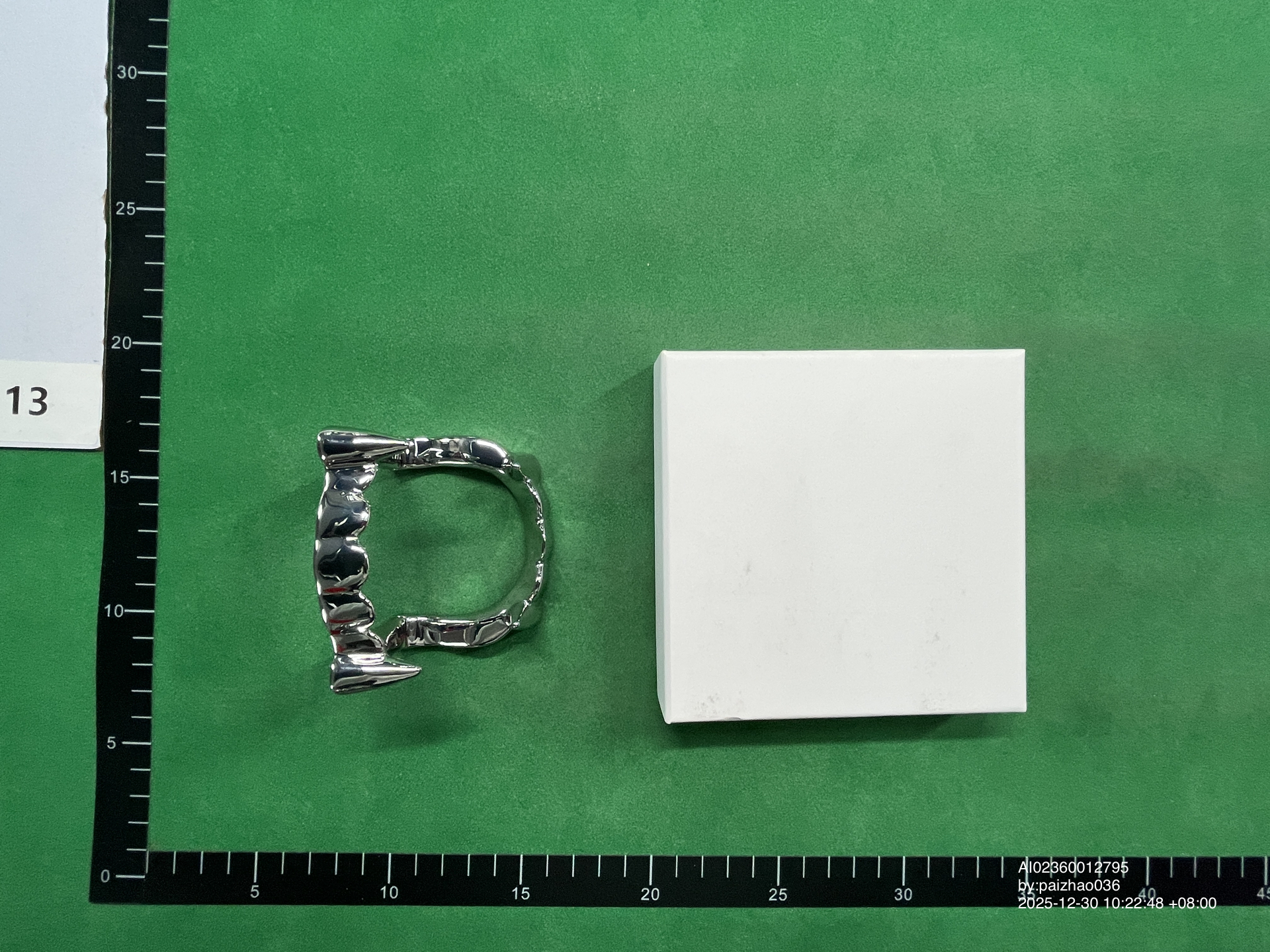 RAF Style SIMONS Same Style Show Vampire Fangs Bracelet Adjustable Men's and Women's Metal Shirt Clip Bracelet — QC-foto 3