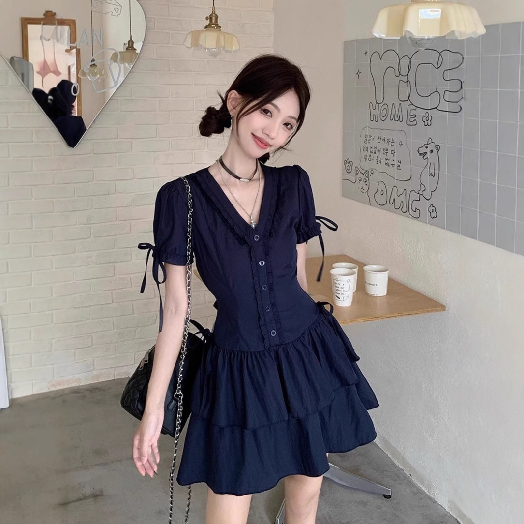 Korean-Style Lace V-Neck Short-Sleeve Dress for Women, Summer 2026 New Slim-Fit Waist-Cinching A-Line Puffy Short Dress