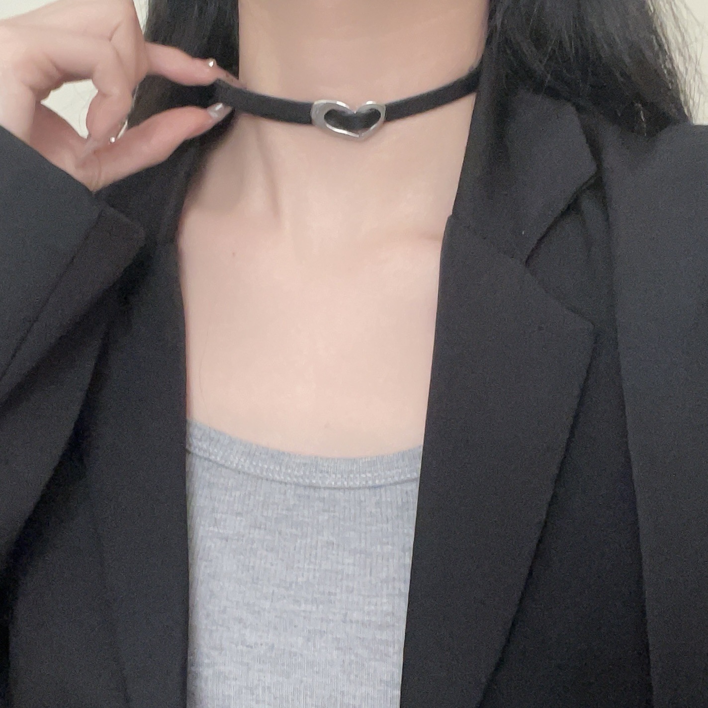 European and American simple fashion hollow love leather collar choker niche cold wind clavicle chain neck chain tide