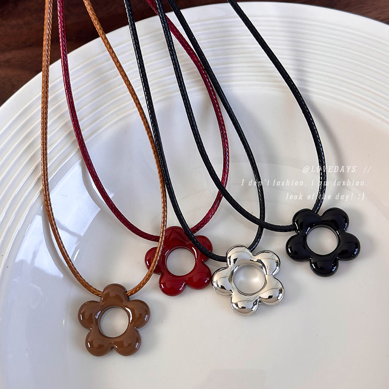 Korean-Style Fashionable Versatile Flower Wax Rope Necklace for Women, New Design Neck Chain, Niche Design Clavicle Chain, Sweatshirt Chain