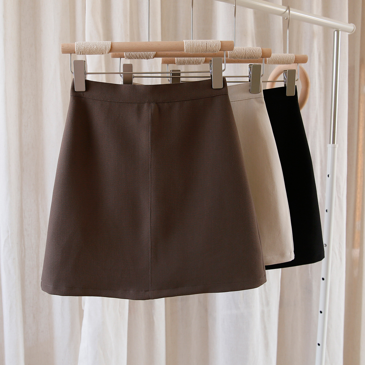 High-Waisted A-Line Skirt for Women 2026 New Spring and Autumn Black Slimming Hip-Hugging Skirt Petite Brown Suit Short Skirt