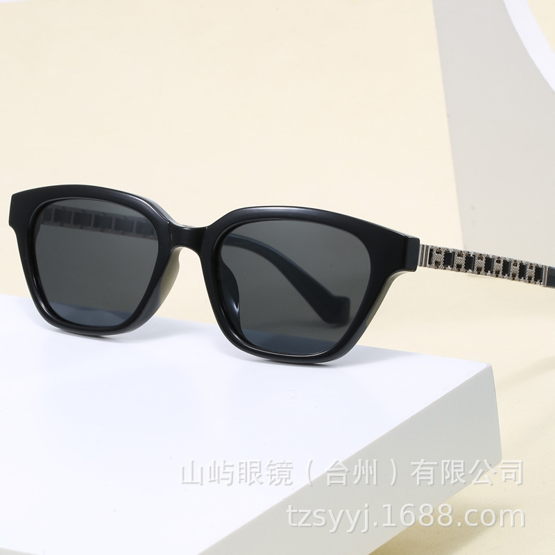 New Polarized Small-Frame Women's Sunglasses, Light Luxury Fashion Glasses, High-End Designer Sunglasses, Women's Polarized Glasses, Retro Style