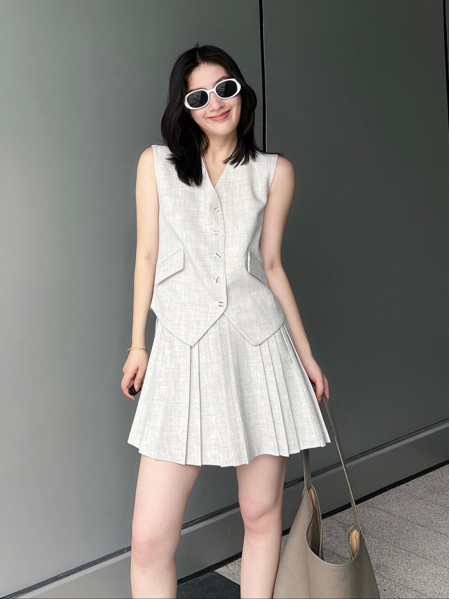 Short Women's Skirt with a Linen Feel, Irregular A-Line Design, New Spring/Summer 26 Style, Waistless Design