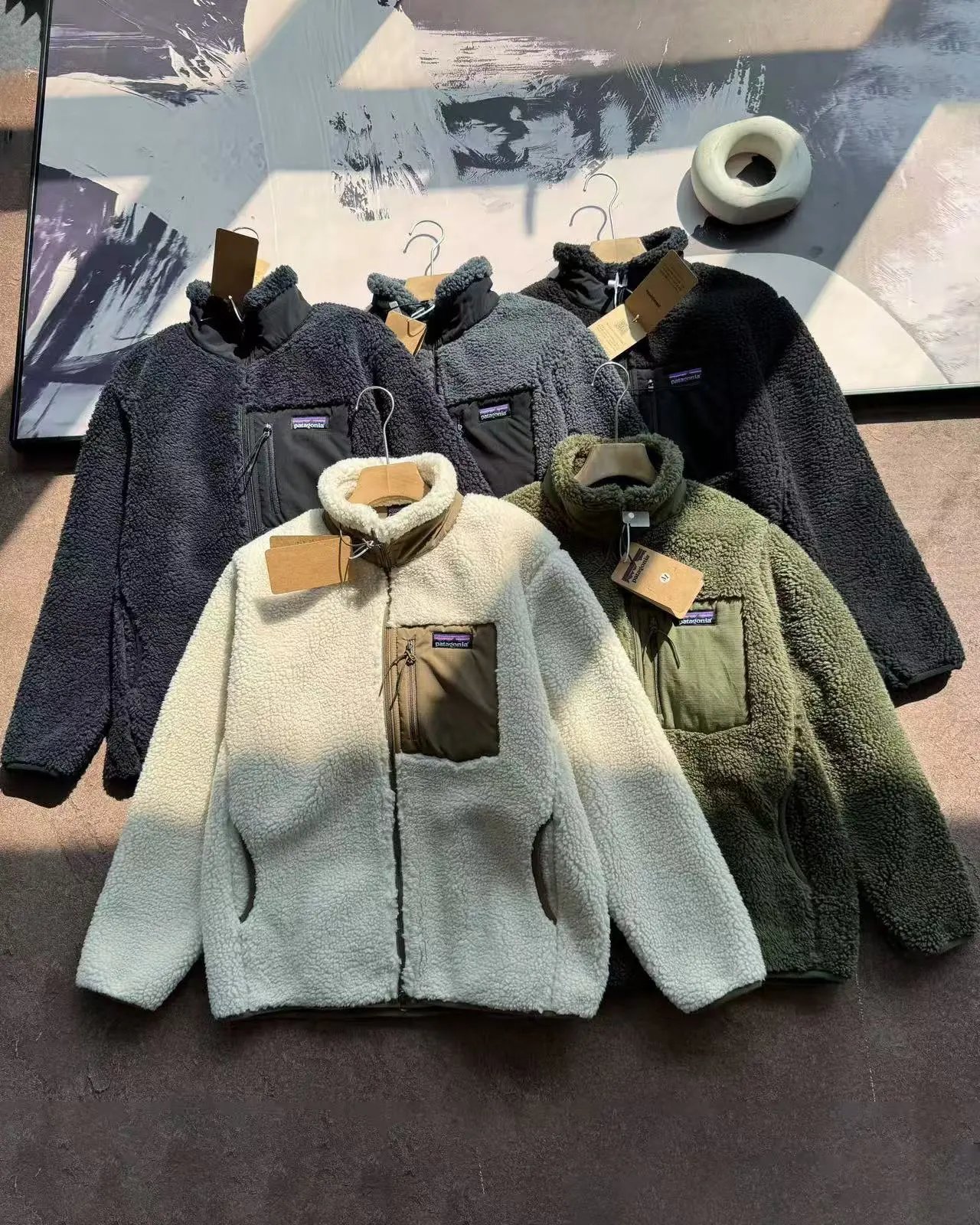 巴抓绒外套（Style details+WhatsApp852 64316872） QC photo from WEIDIAN on Qualit.ly