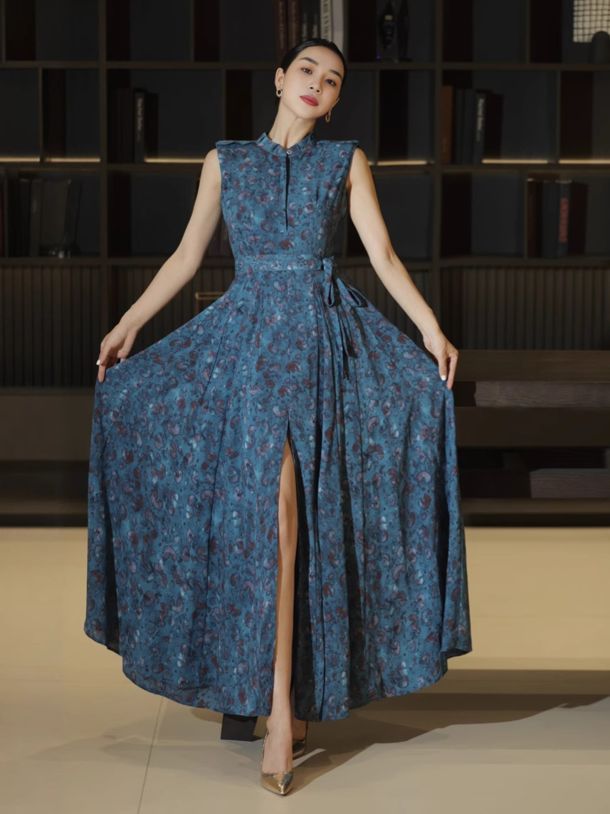 Elegant and Graceful Dress for Women 2025 Summer New Fashion Elegant Retro Printed Blue Long Skirt