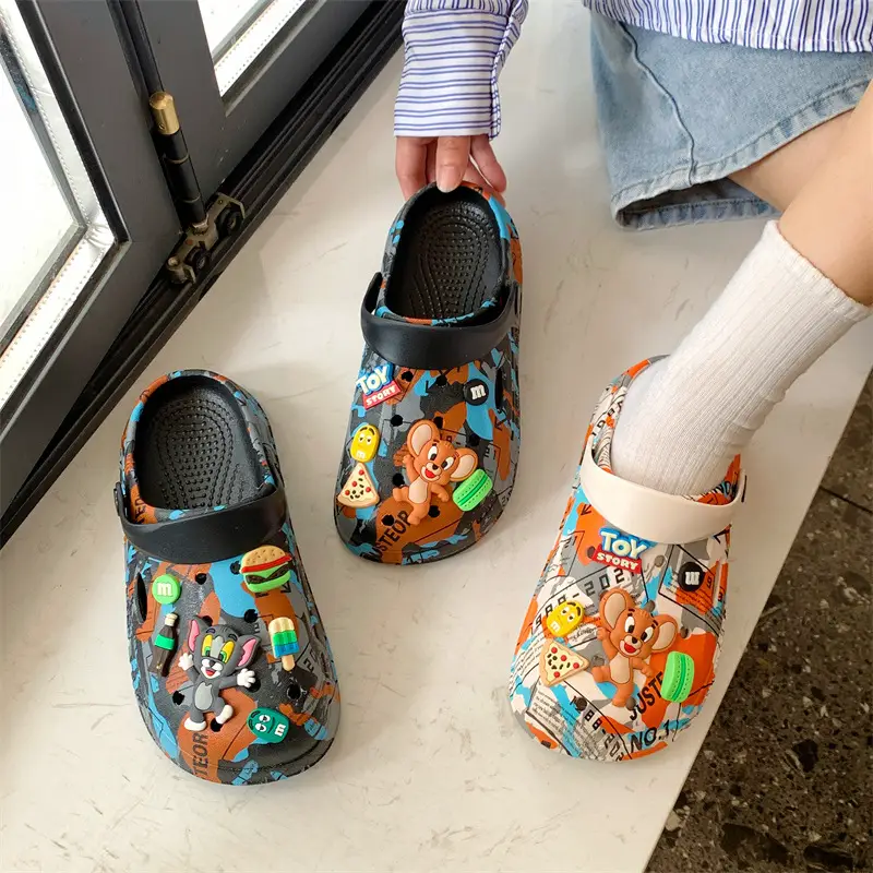 Croc Shoes for Women Fashion Ins Trend Non Slip Popular cute Thick Sole Summer Beach Outwear Nurse Couple Sandals