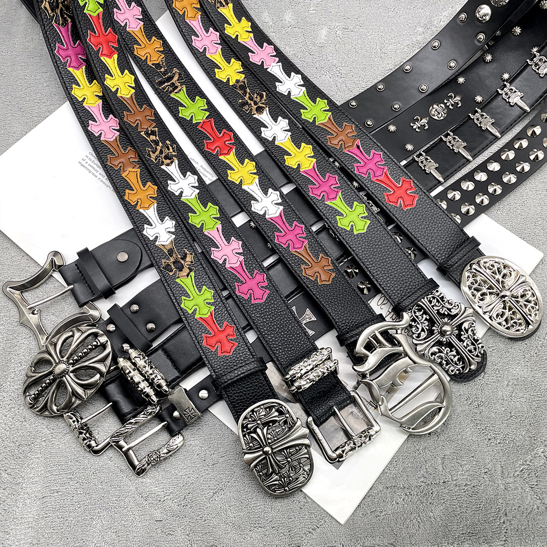 Crowe Ch Holy Sword Cross Belt Men's Roller Hollow Evergreen Style Vine Women's Belt Celebrity Style Perforated Heart QC-Foto von 1688 auf Qualit.ly