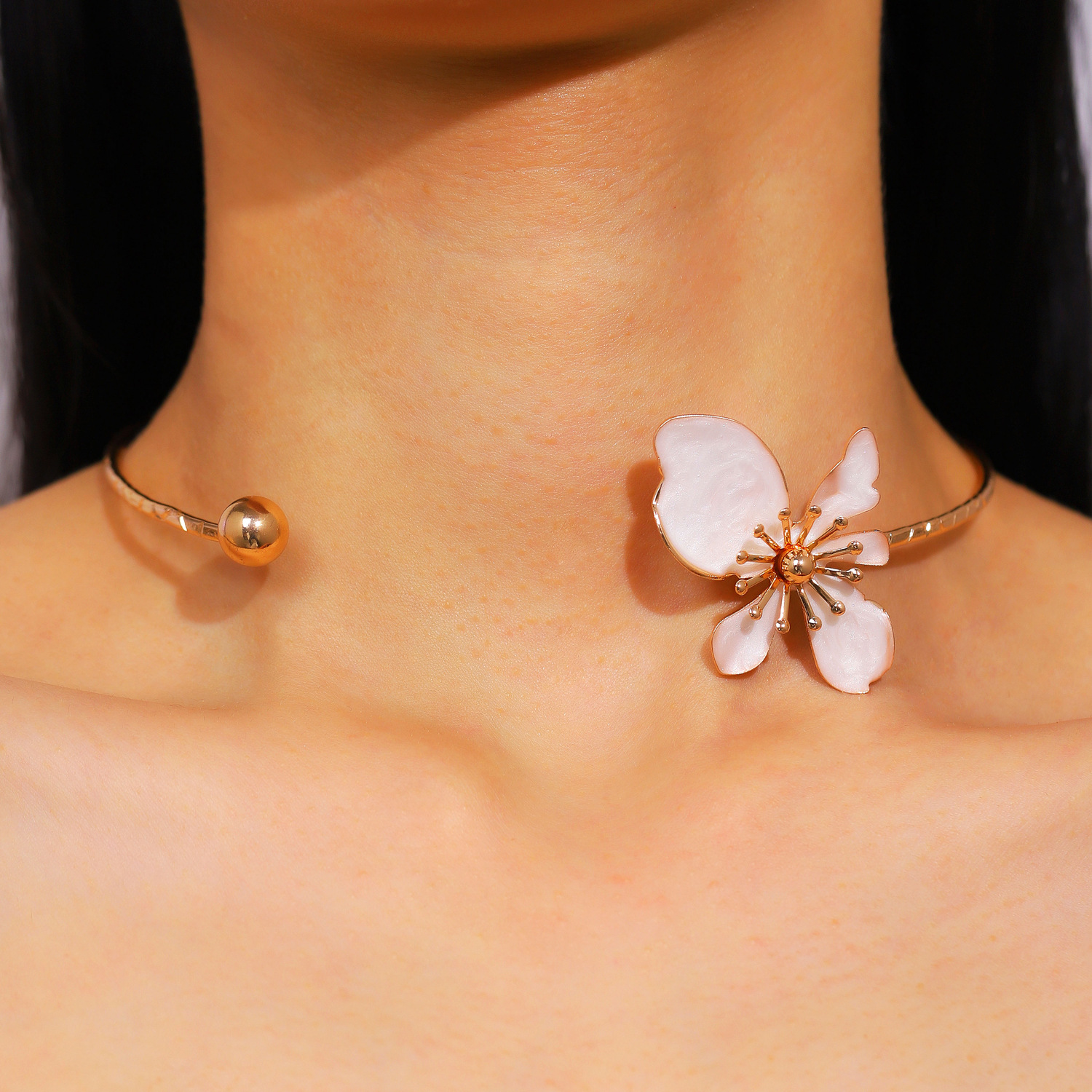Cross-Border Fashion Fresh Metal Flower Choker Necklace for Women, Ins-Style Light Luxury Design, Enamel Petal Necklace