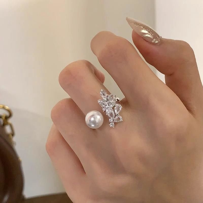 New Style Celebrity Style Flash Diamond Fresh Leaves Pearl Ring Women's Light Luxury Niche High-end Index Finger Ring for Women