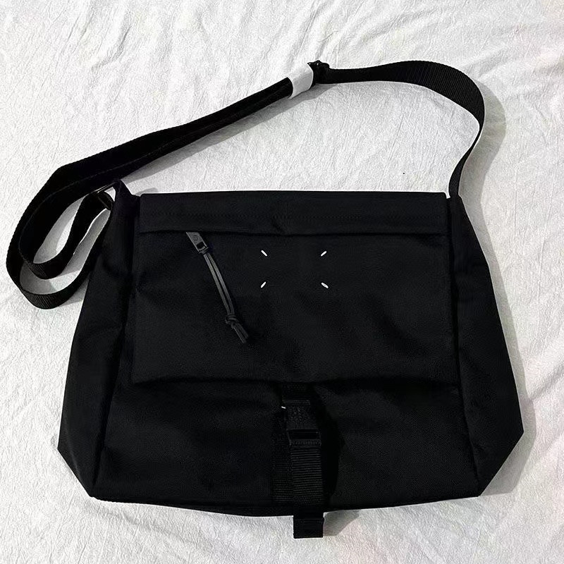 Classic 22Ss Four-Corner Stitching New Black Canvas Messenger Bag Unisex Crossbody Bag Minimalist Functional Single Backpack