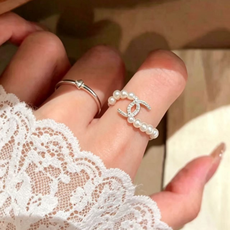 Xiaohongshu's Popular Micro-Inlaid Zircon Small Pearl Ring, Fashionable and Elegant Plain Ring, Stackable Simple Index Finger or Pinky Ring