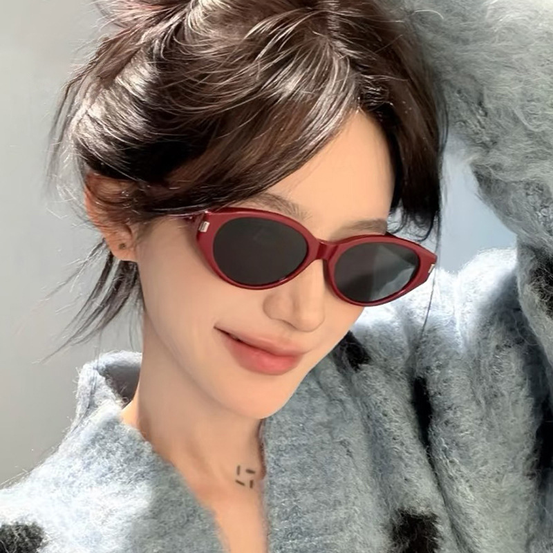 High-End Cat-Eye Sunglasses for Women 2026 New Retro Red Narrow Frame Fashionable Small Face Sun Protection Sunglasses Wholesale