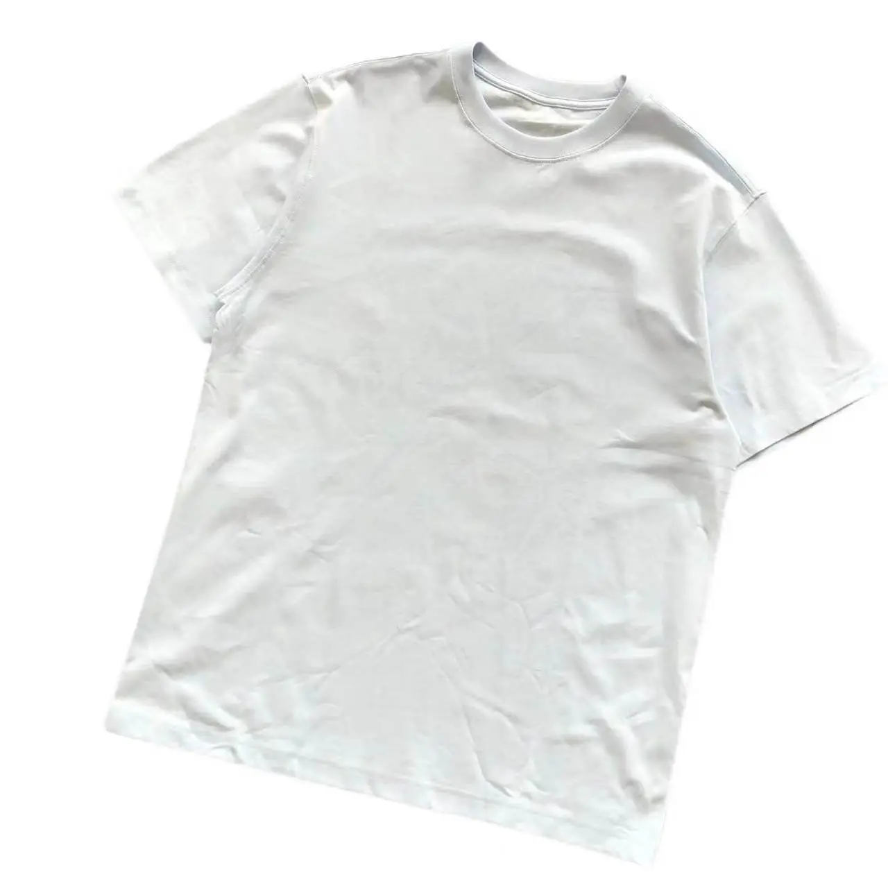 The Front Points Overlap and Are Staggered, Creating a Unique Pattern. Three-Color Short Sleeves 66040308