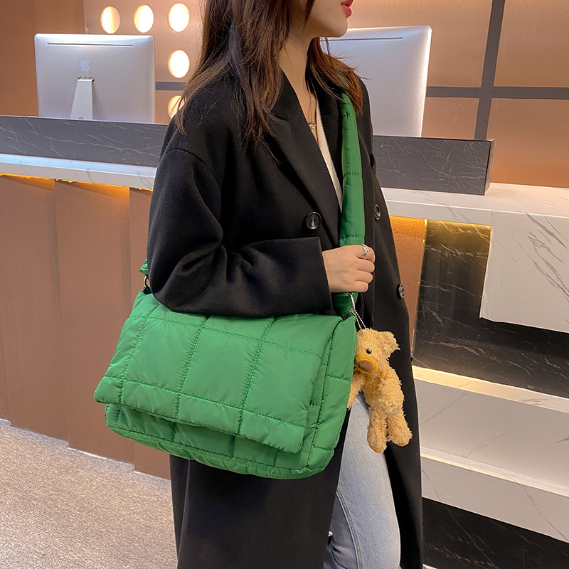 2025 New Autumn and Winter down Cotton Crossbody Bag for Women, Fashionable Quilted Large-Capacity Messenger Backpack, Student Shoulder Bag, Trendy