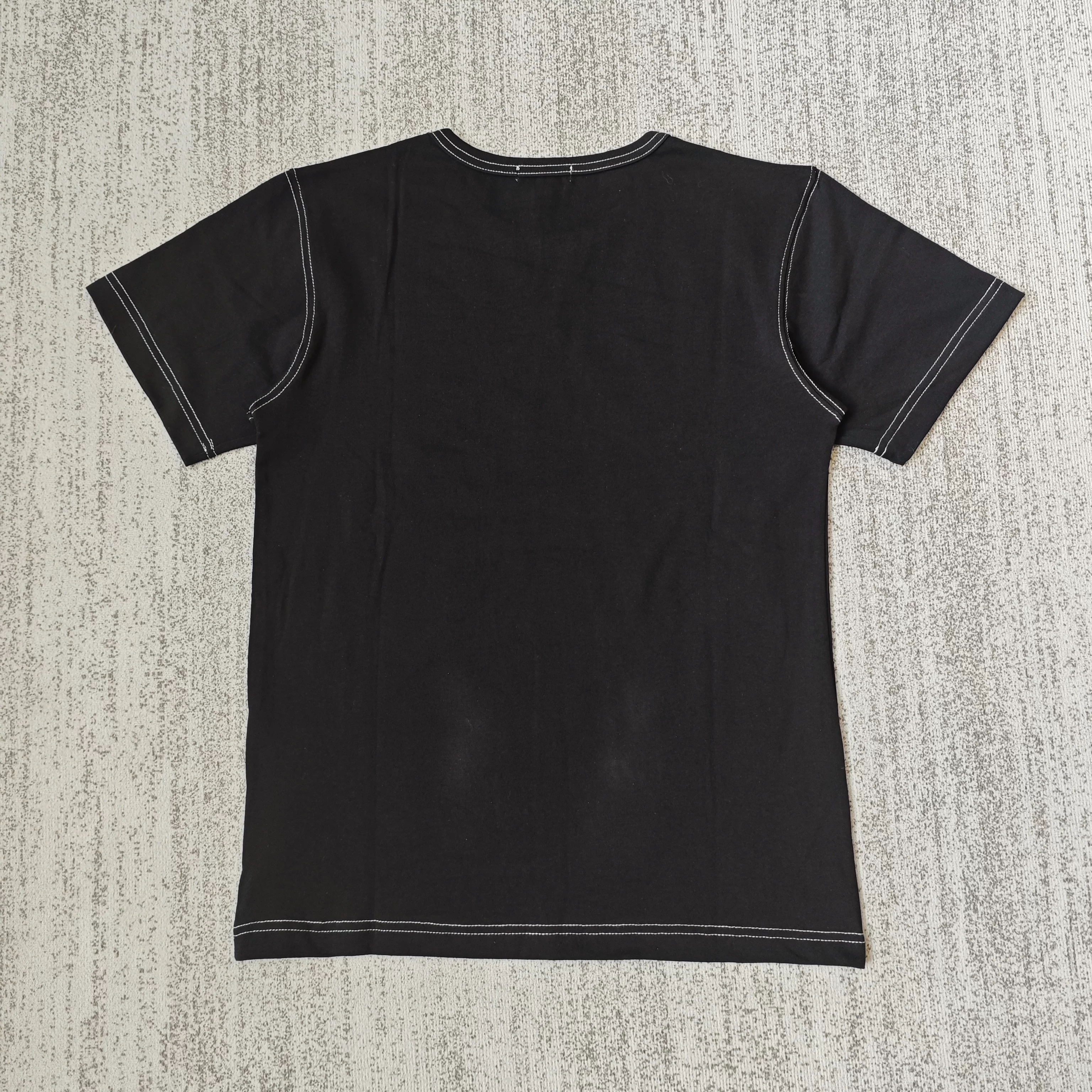 Two Large-Mouthed Short-Sleeved T-Shirts