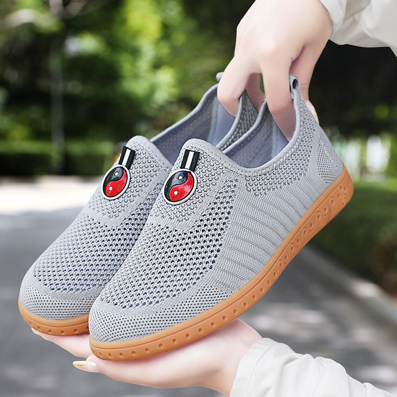 Slip-On Tai Chi Shoes for Women, Summer Mesh Breathable Tendon-Soled Sports Shoes for the Elderly, Tai Chi Morning Exercise Shoes for Men